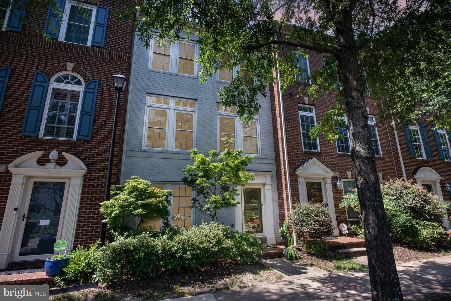 822 W Glebe Rd