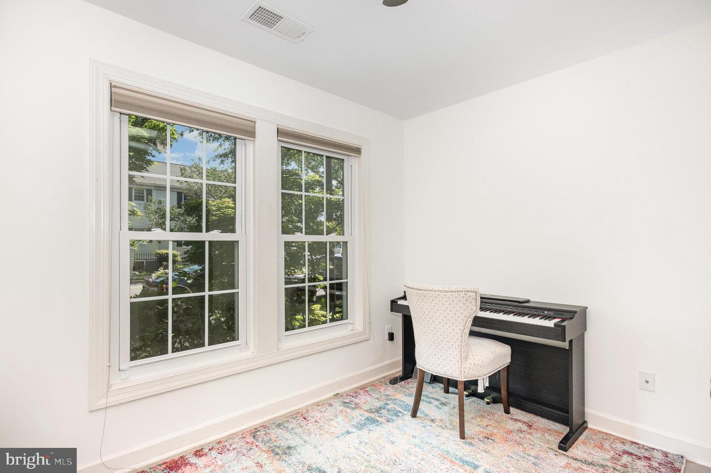 822 W Glebe Rd