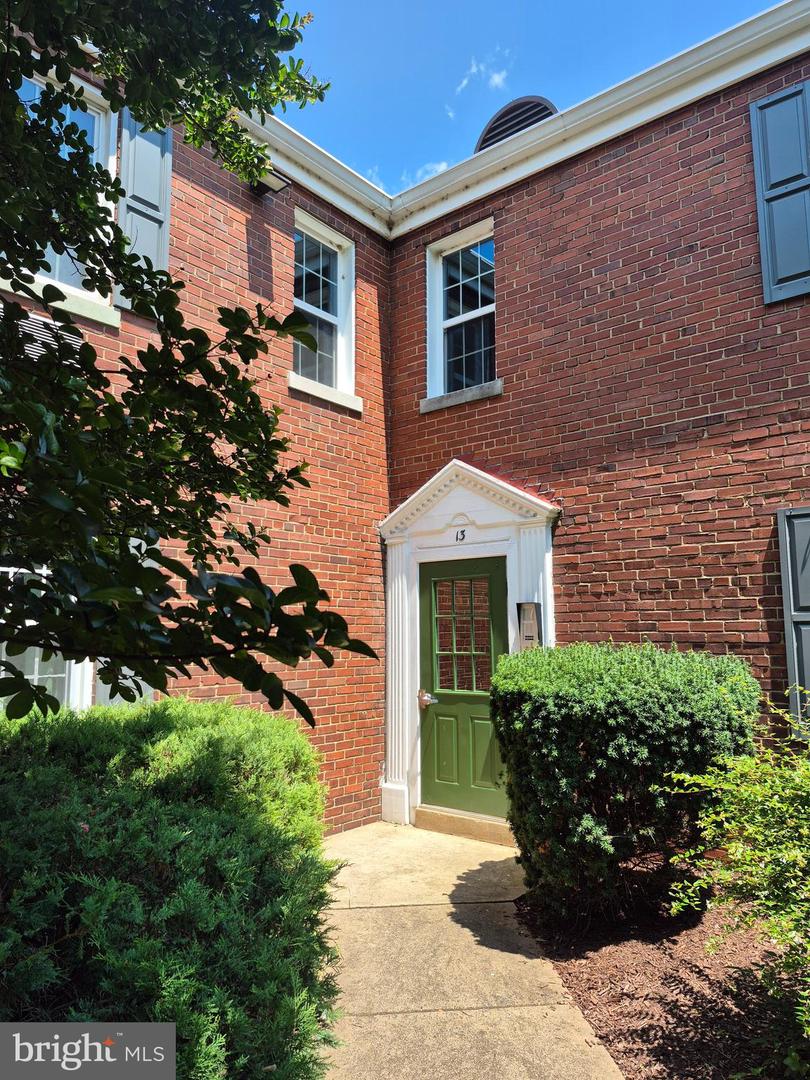 13 Auburn Ct #B
