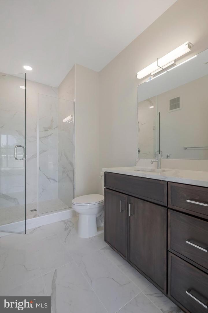 635 SLATERS LN #305