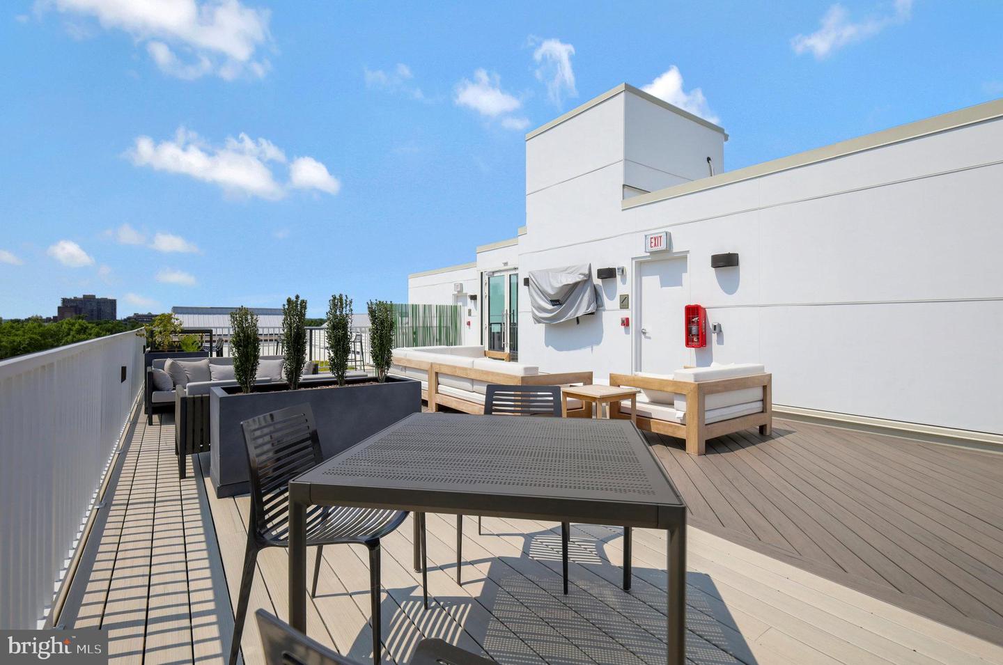 635 SLATERS LN #305