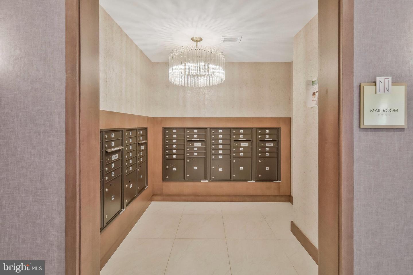 635 SLATERS LN #305