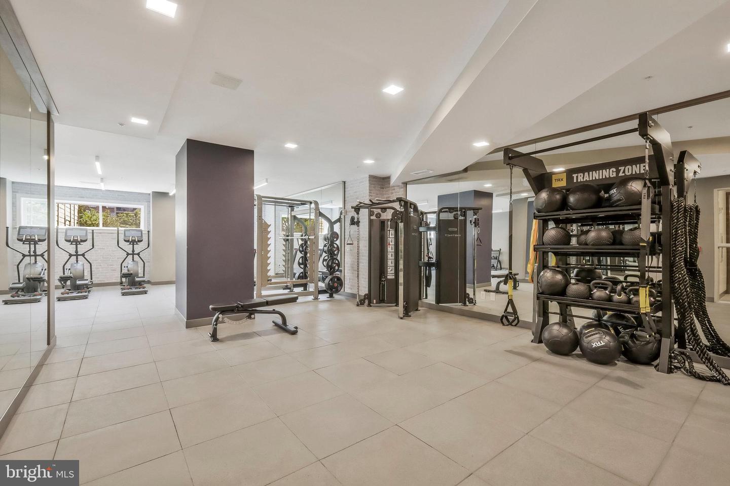 635 SLATERS LN #305