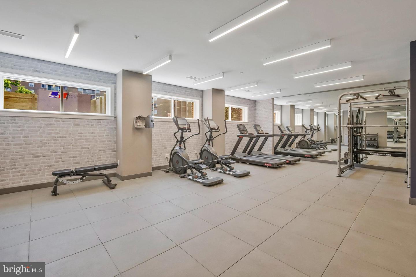 635 SLATERS LN #305