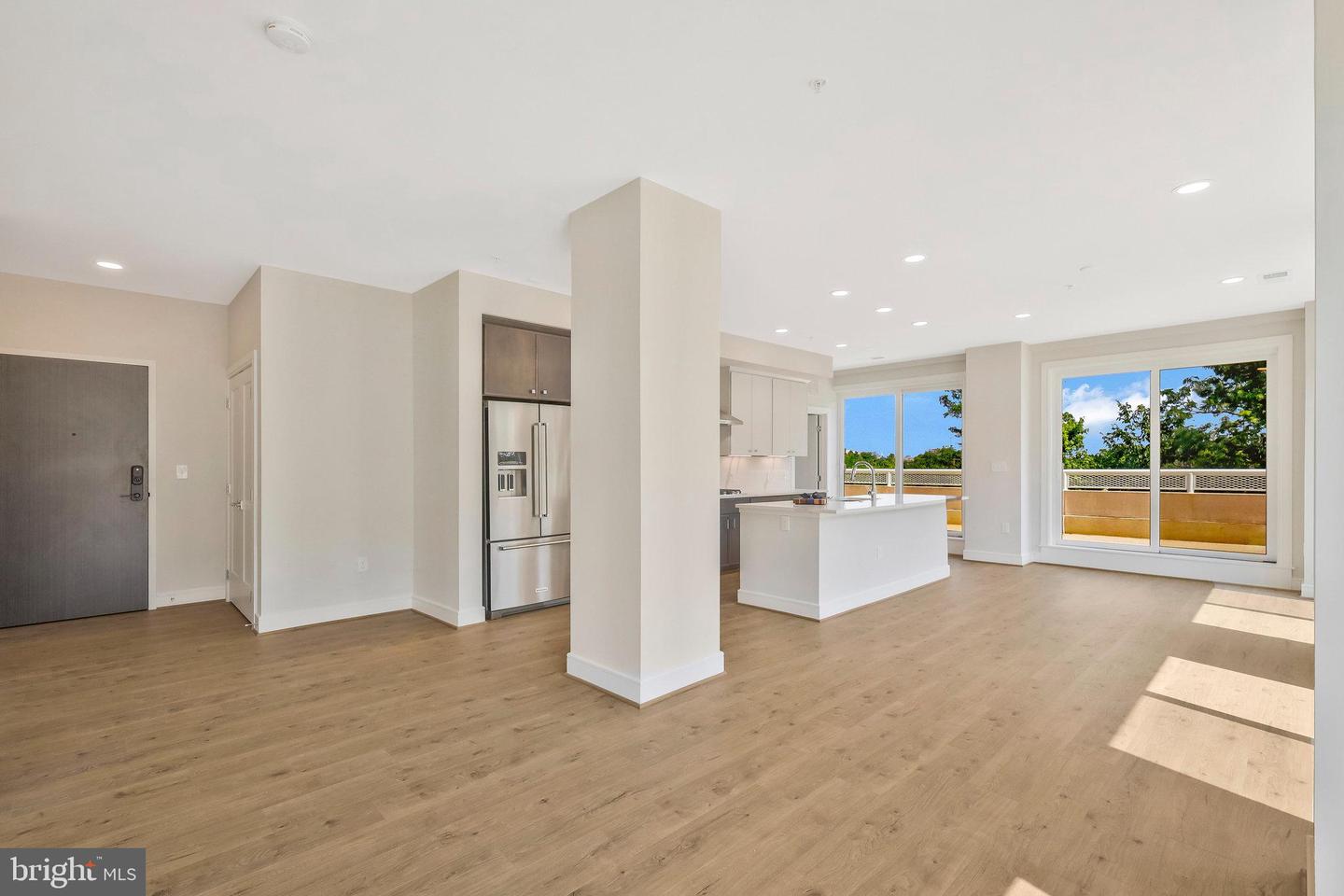 635 SLATERS LN #305