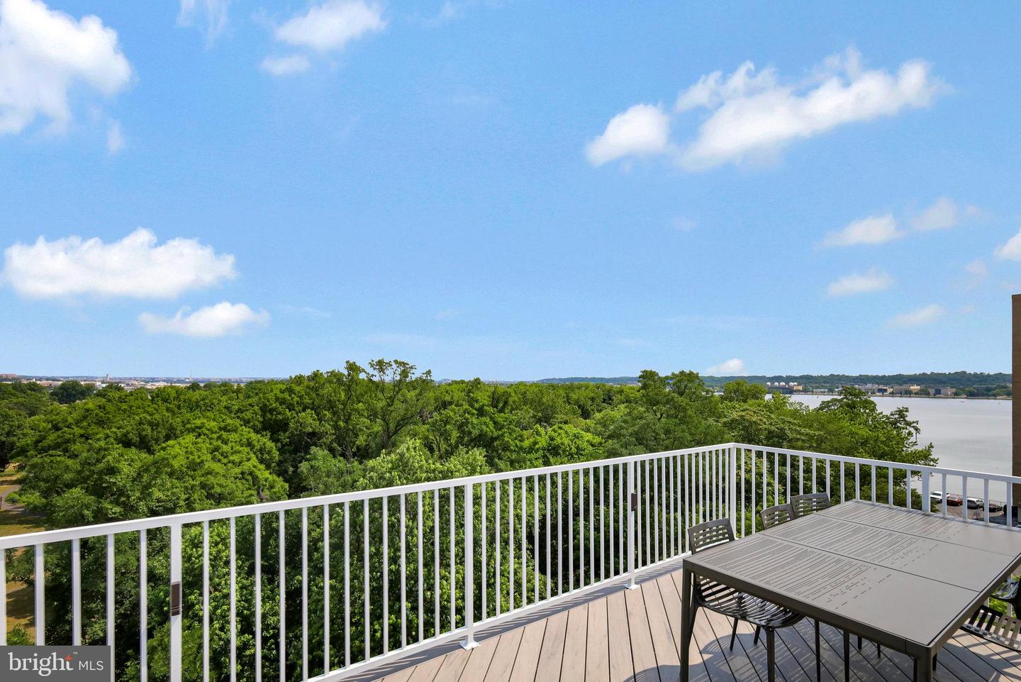 635 SLATERS LN #305