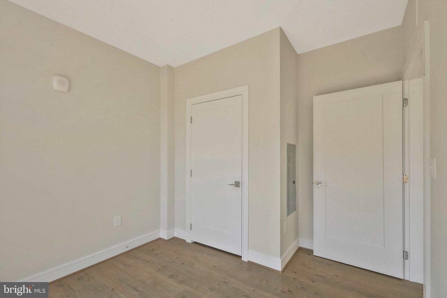 635 SLATERS LN #305