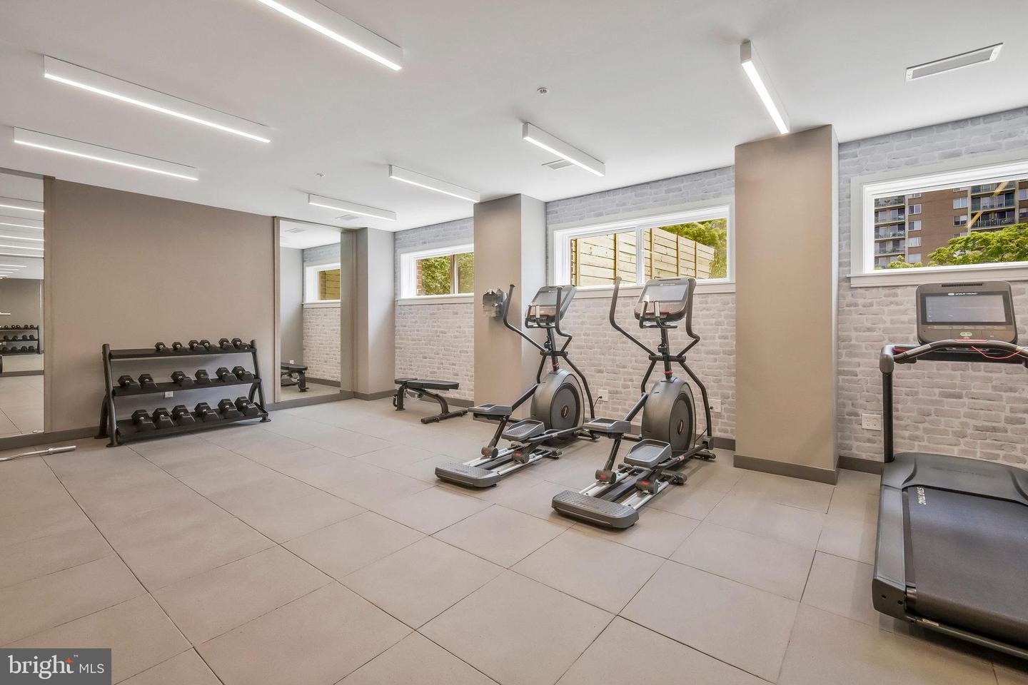 635 SLATERS LN #305