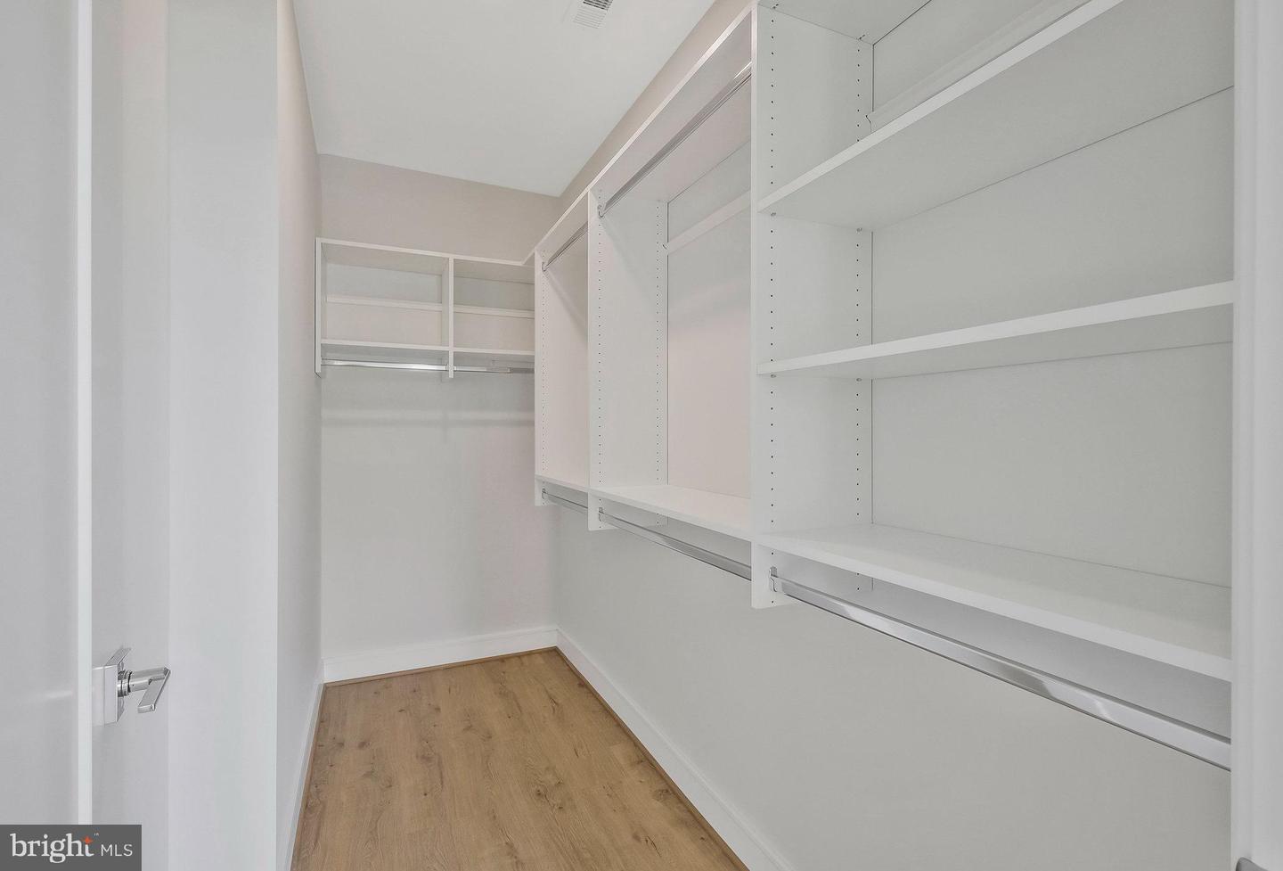 635 SLATERS LN #305