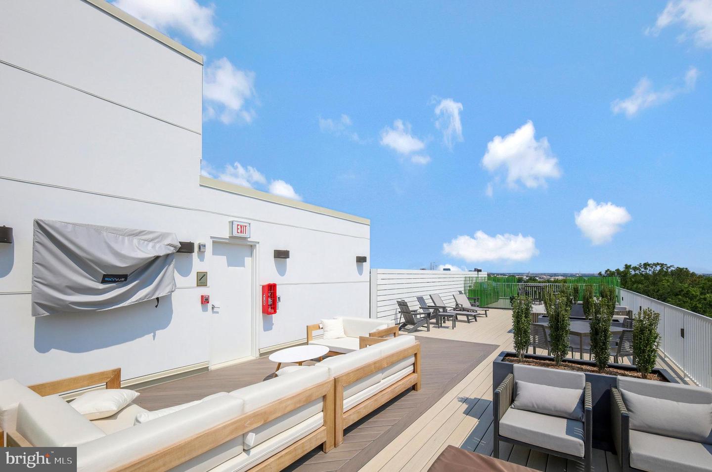 635 SLATERS LN #305