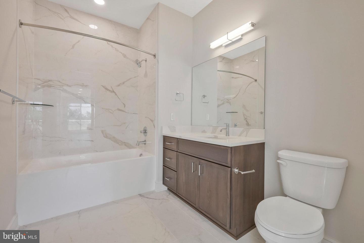 635 SLATERS LN #305