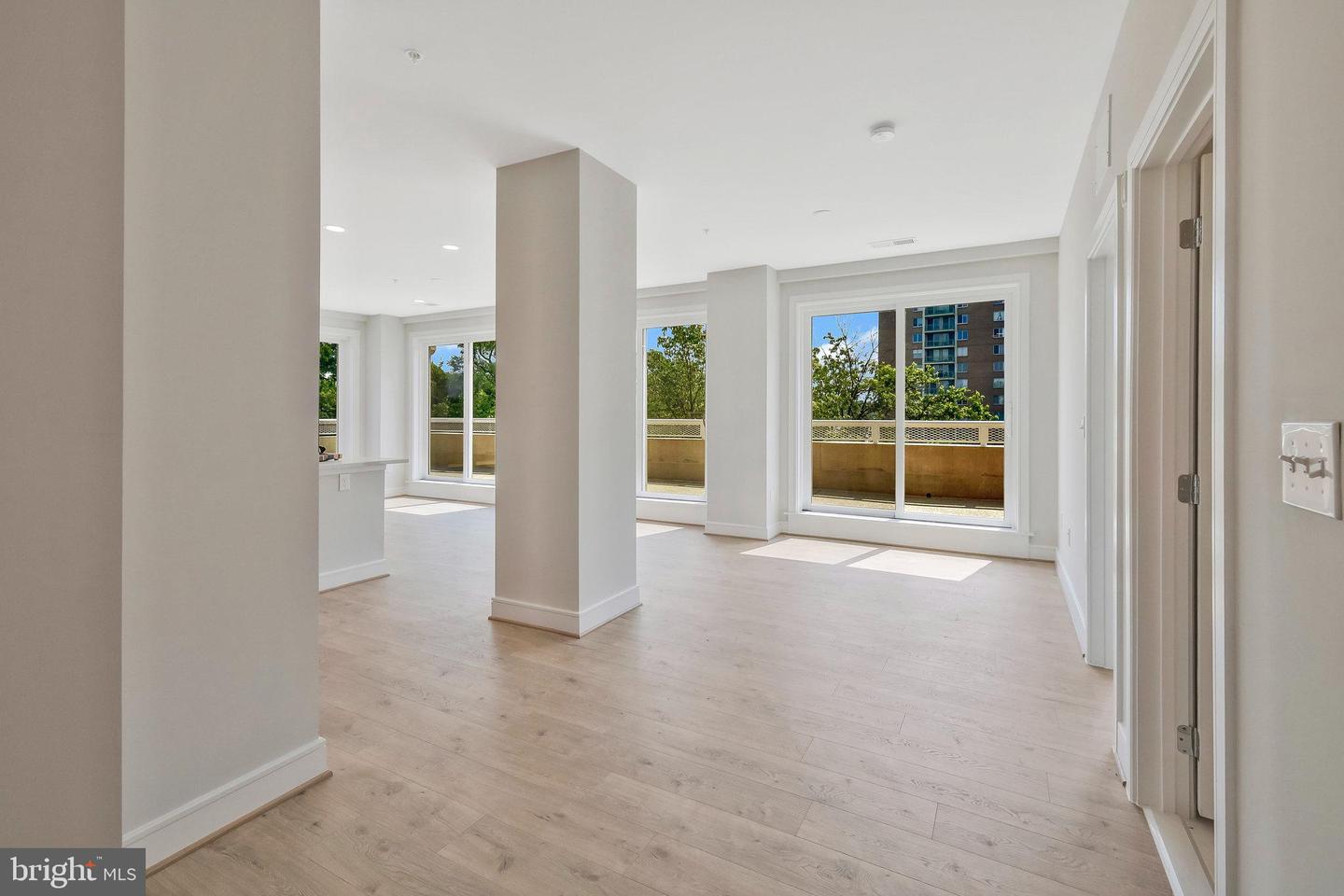 635 SLATERS LN #305