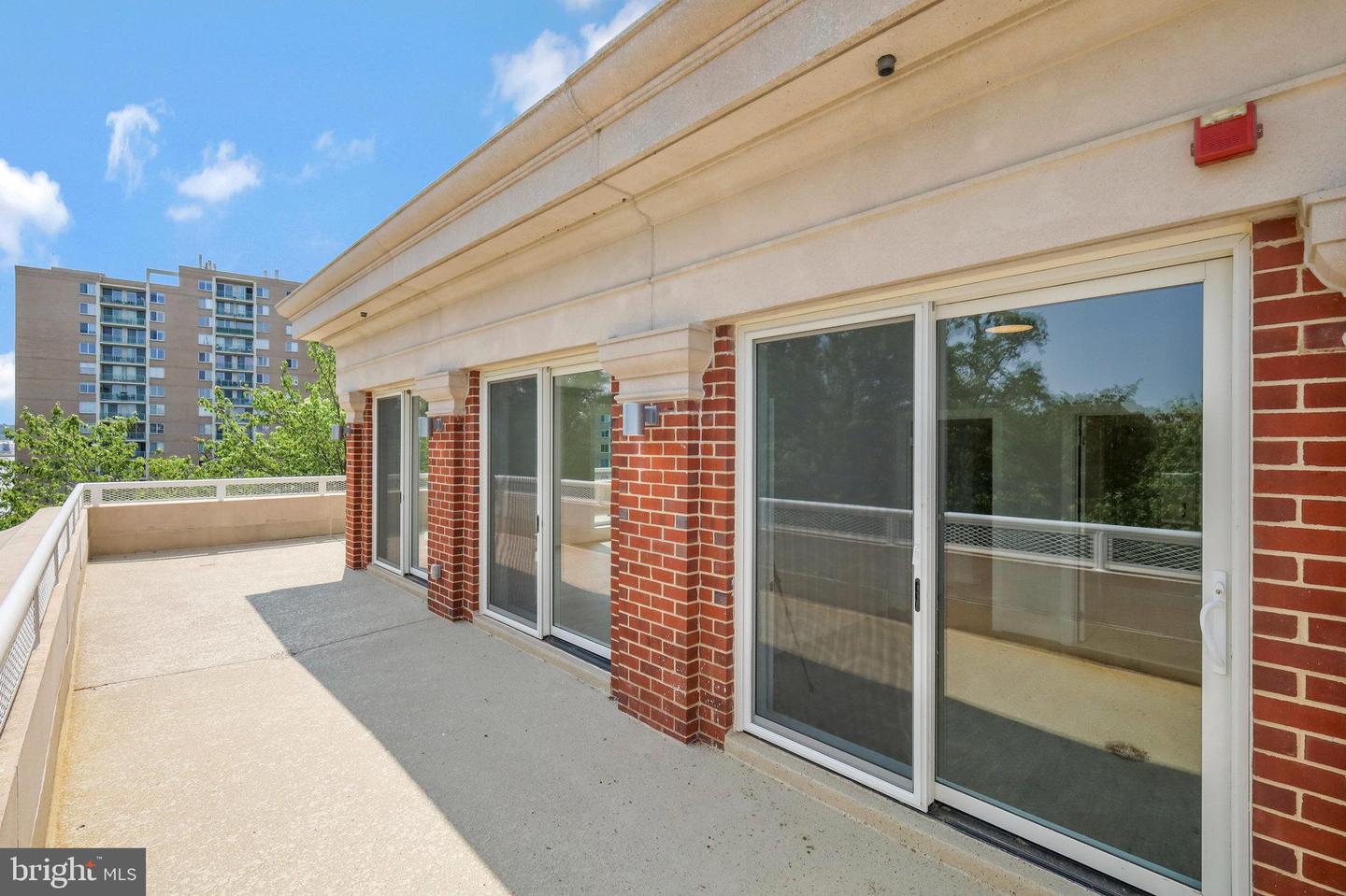 635 SLATERS LN #305