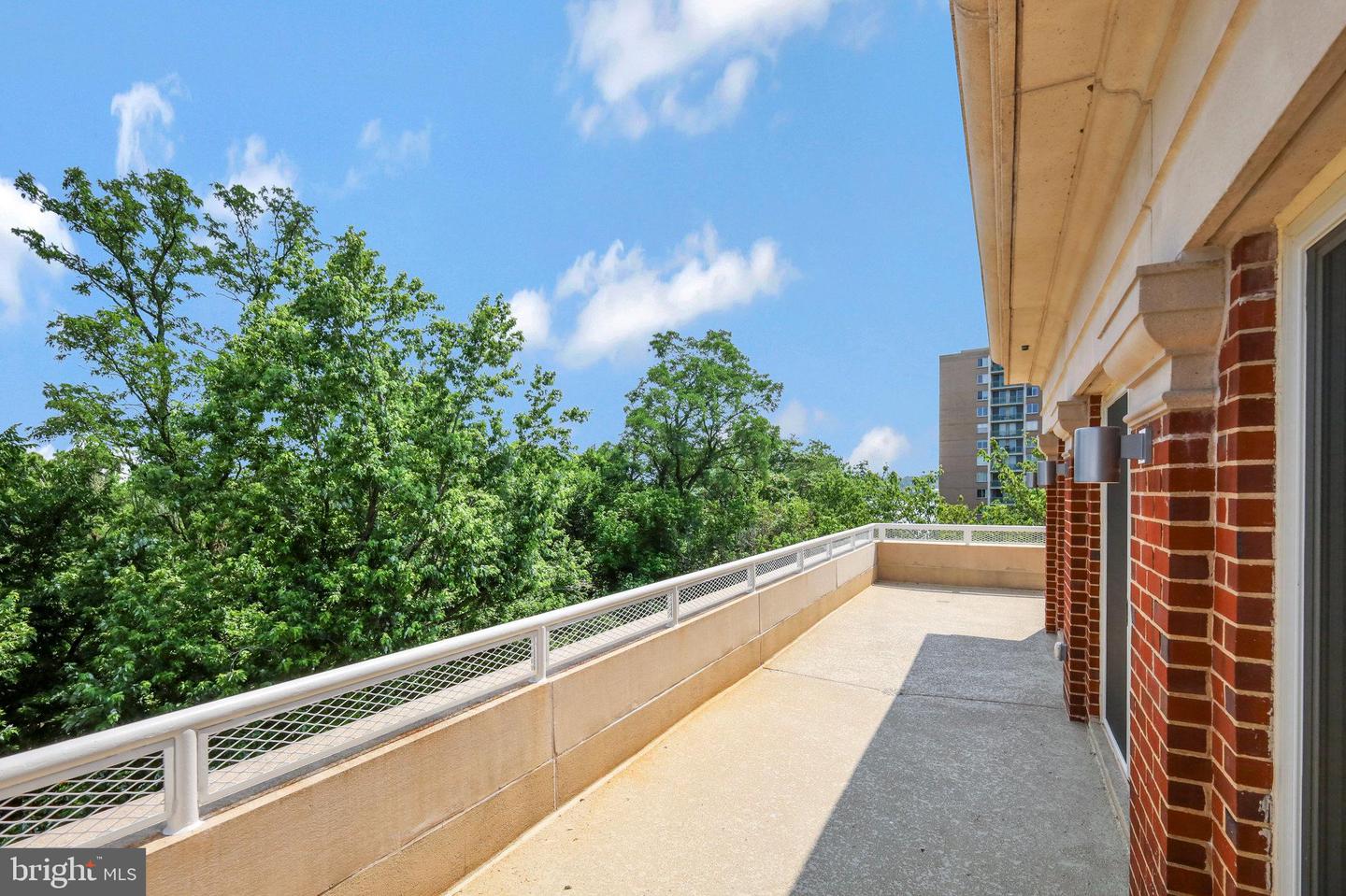 635 SLATERS LN #305