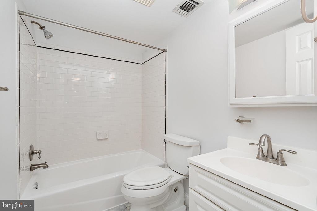 400 COMMONWEALTH AVE #107