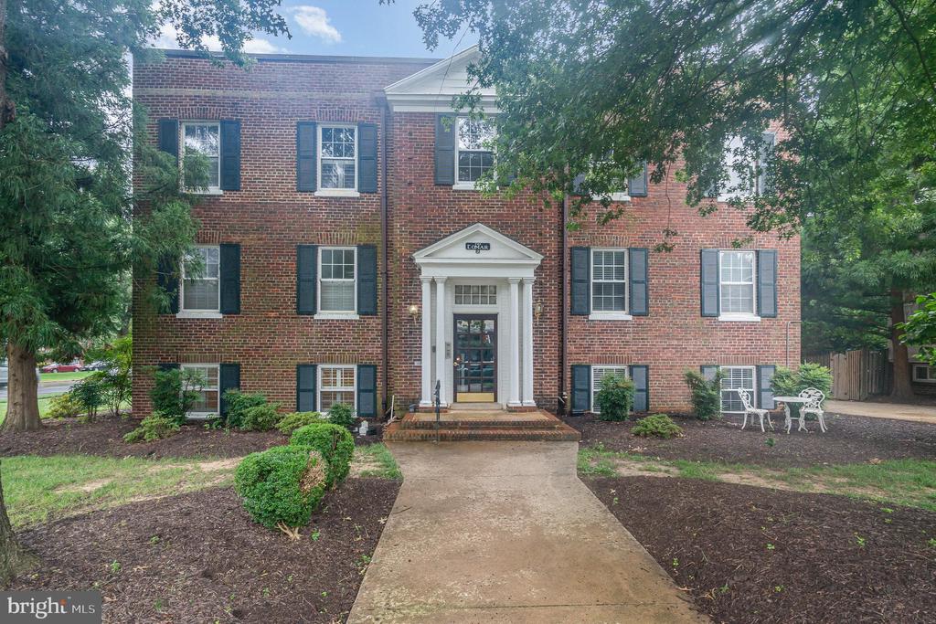 400 COMMONWEALTH AVE #107