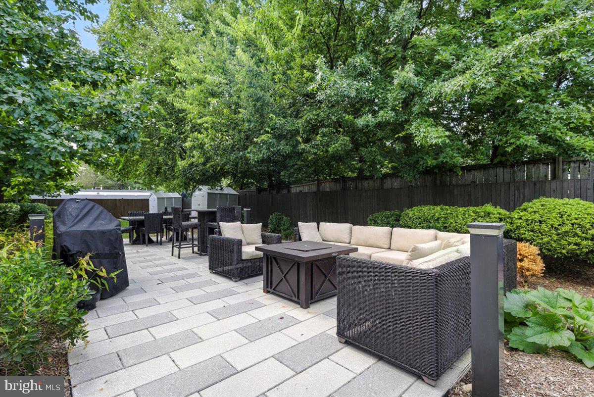 1800 Mount Vernon Ave #102