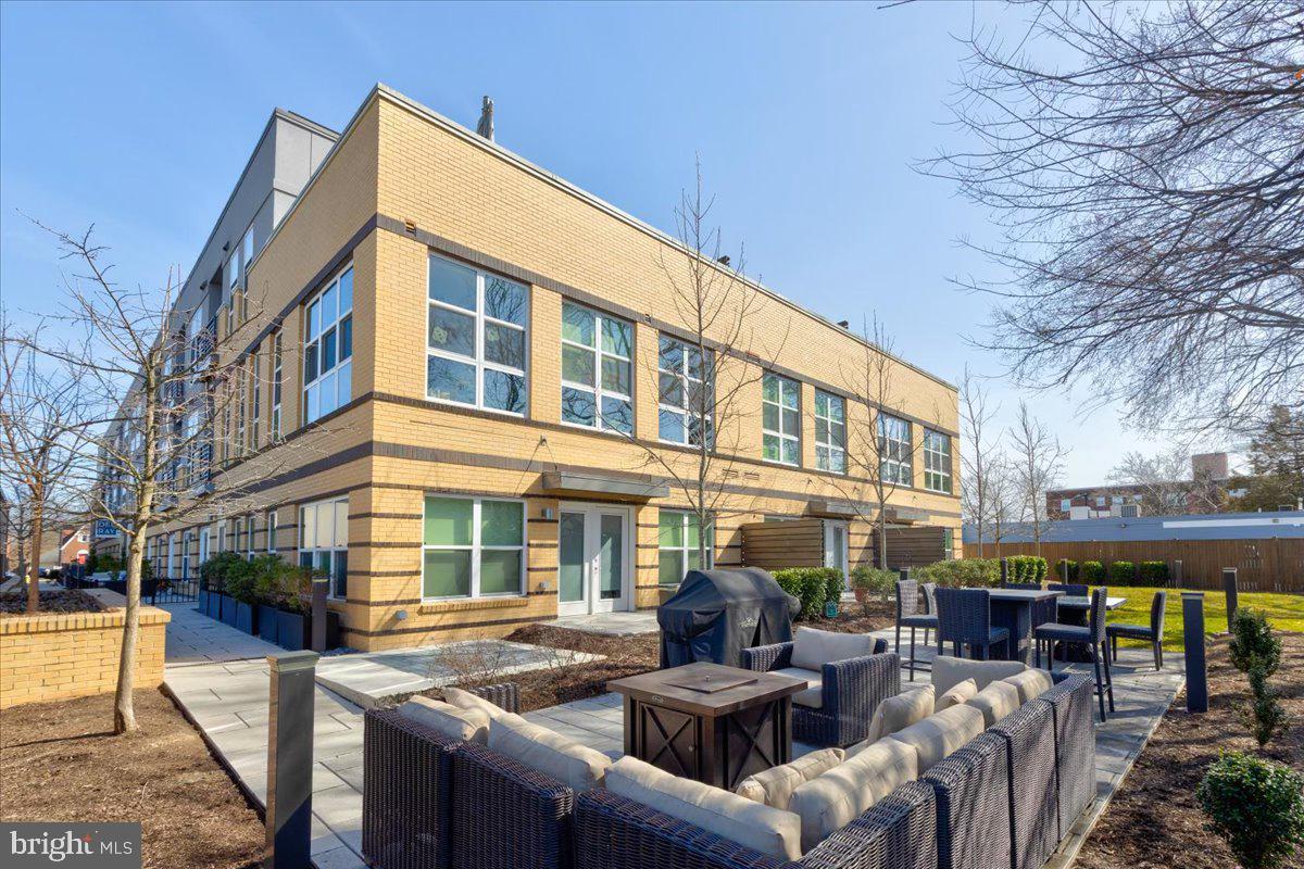 1800 Mount Vernon Ave #102