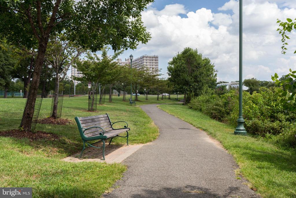 400 Cameron Station Blvd #325