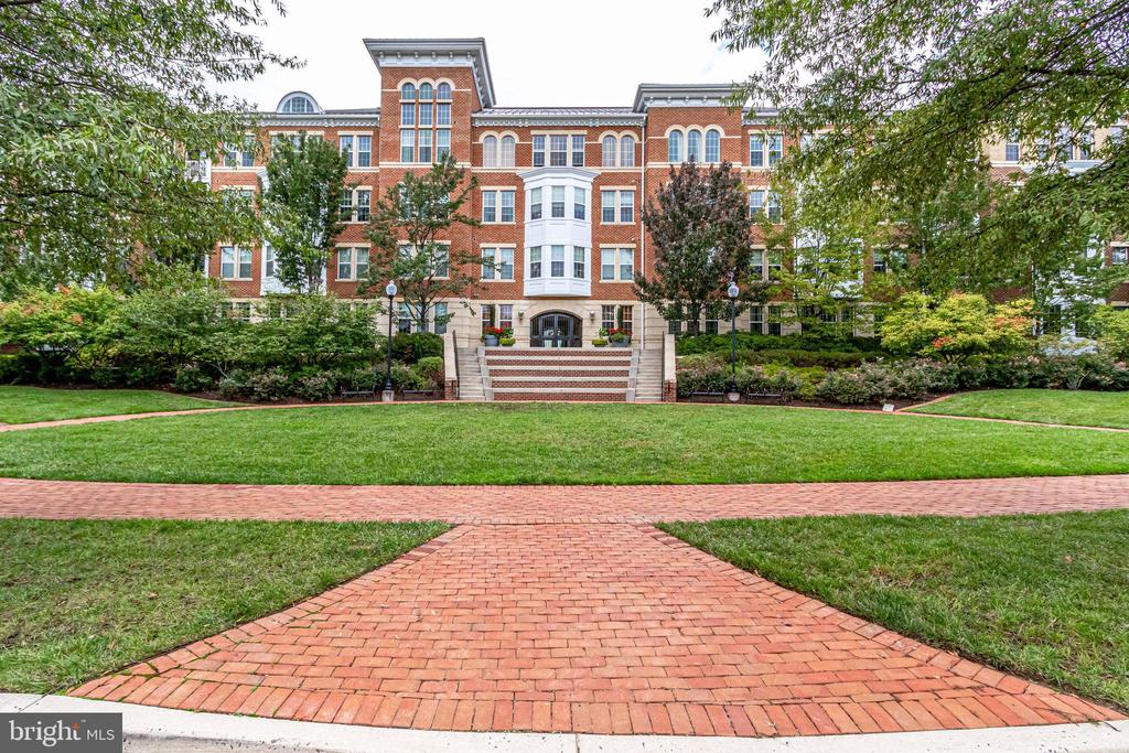 400 Cameron Station Blvd #325