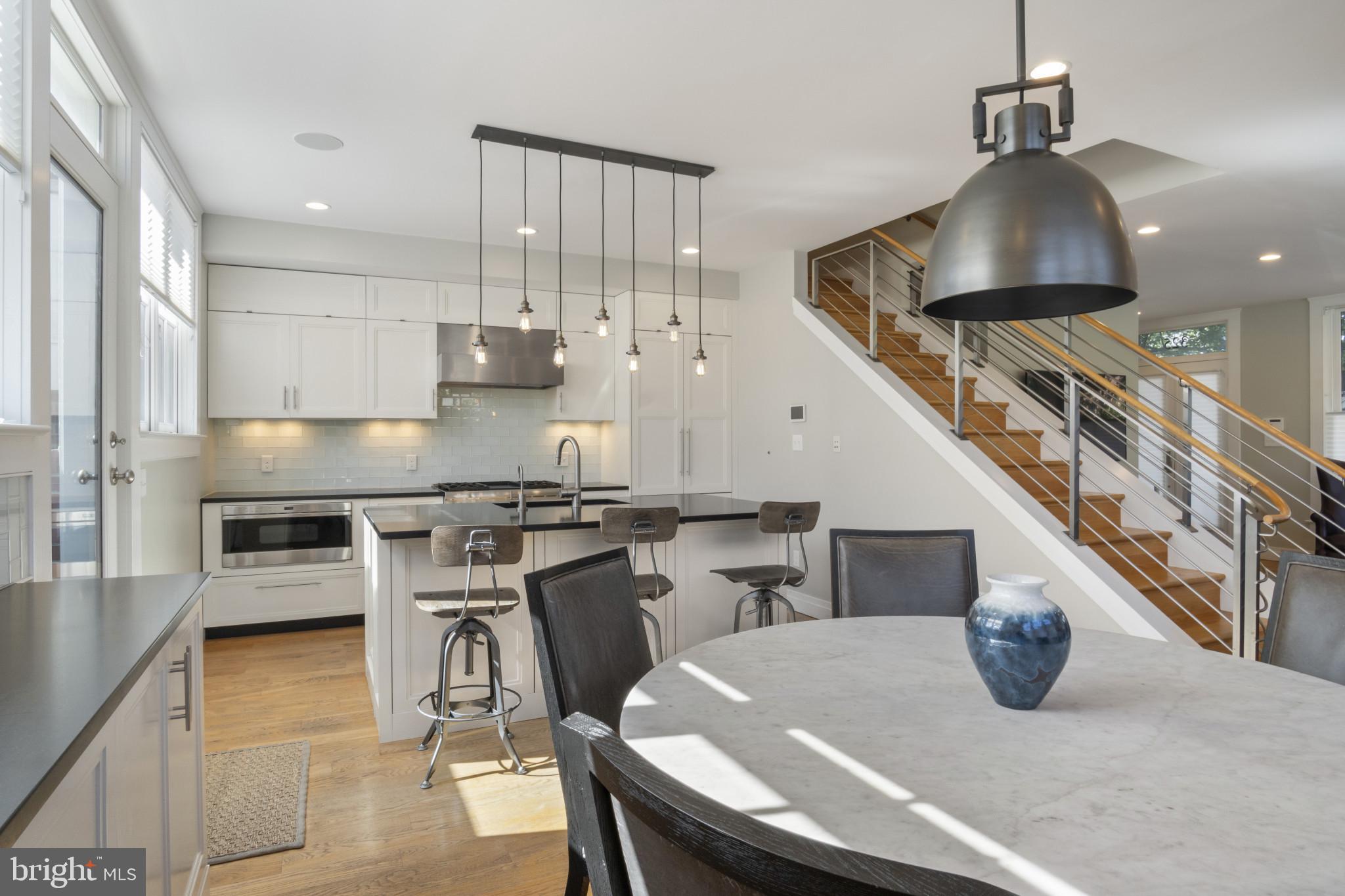 325 N N. COLUMBUS STREET