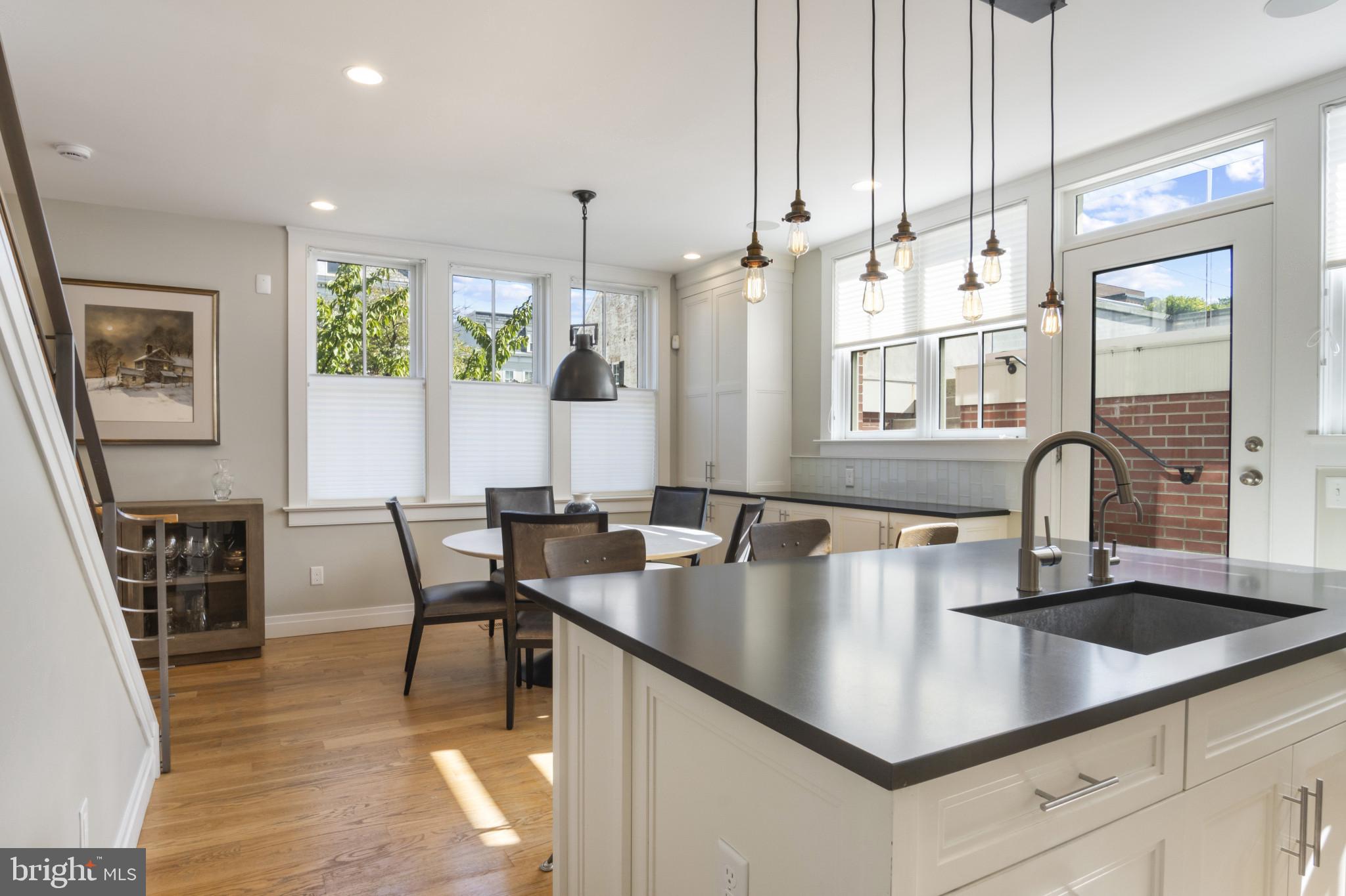 325 N N. COLUMBUS STREET