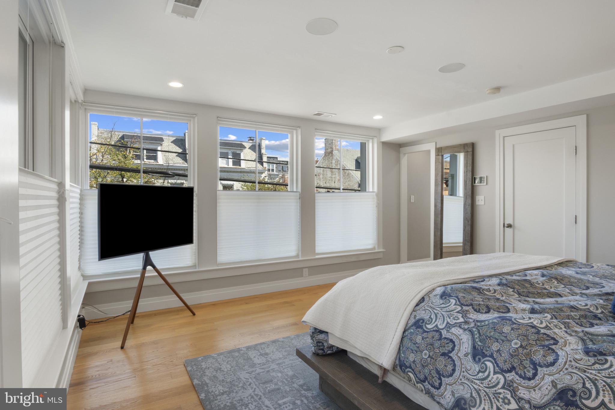 325 N N. COLUMBUS STREET