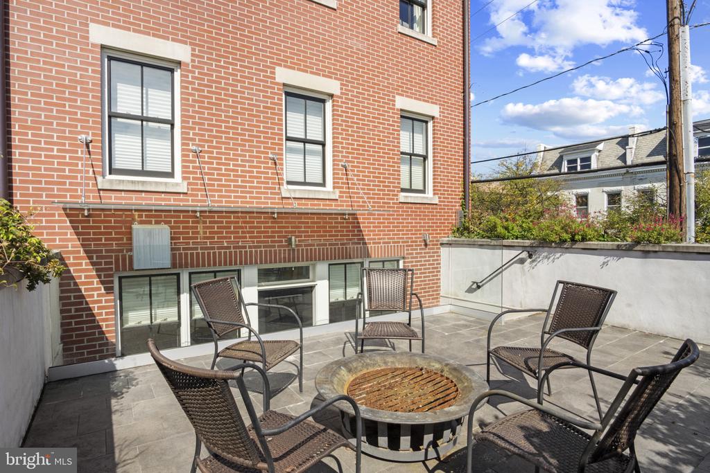 325 N N. COLUMBUS STREET