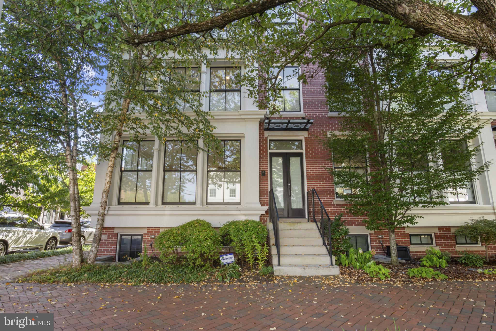 325 N N. COLUMBUS STREET