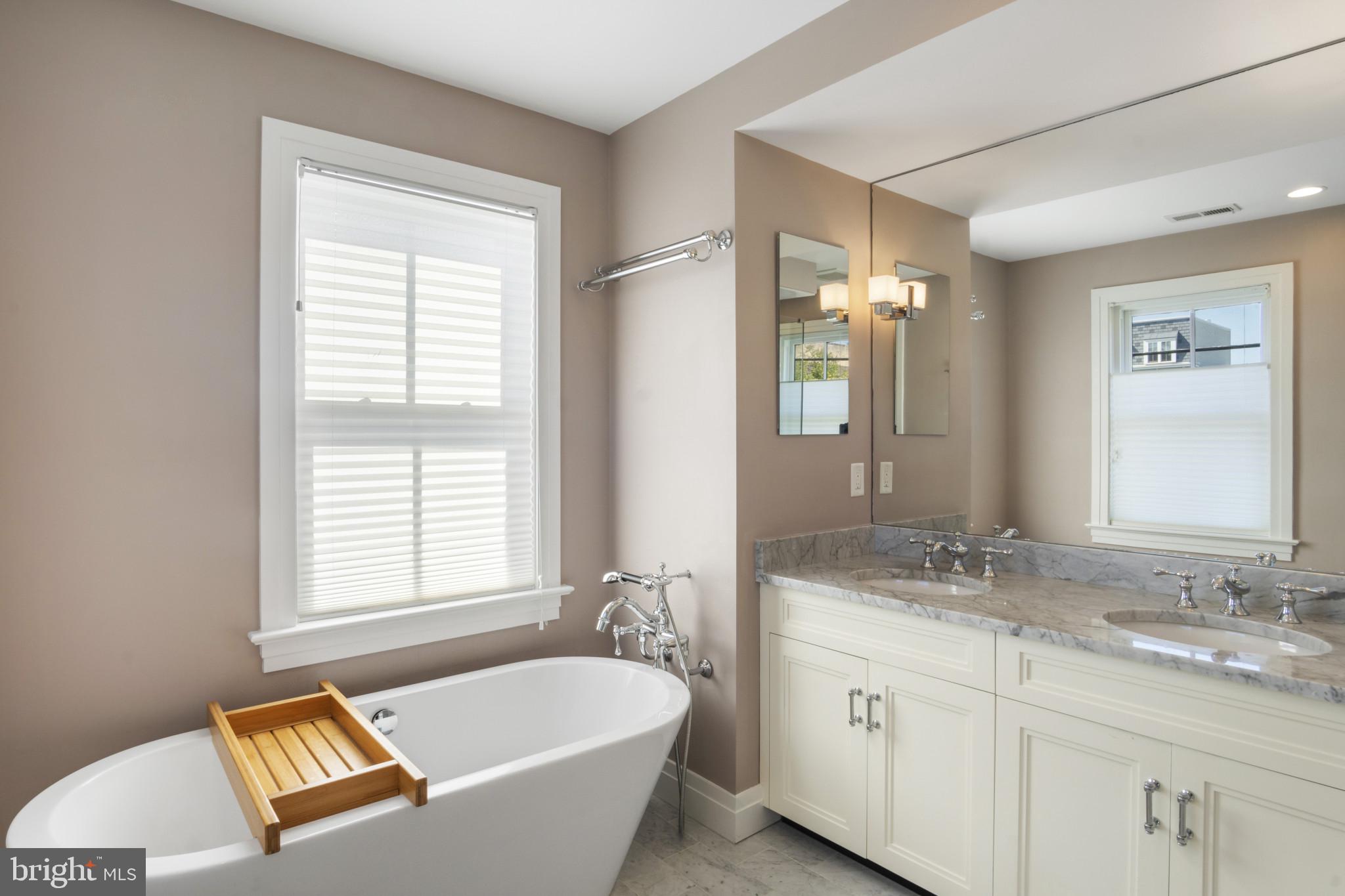 325 N N. COLUMBUS STREET