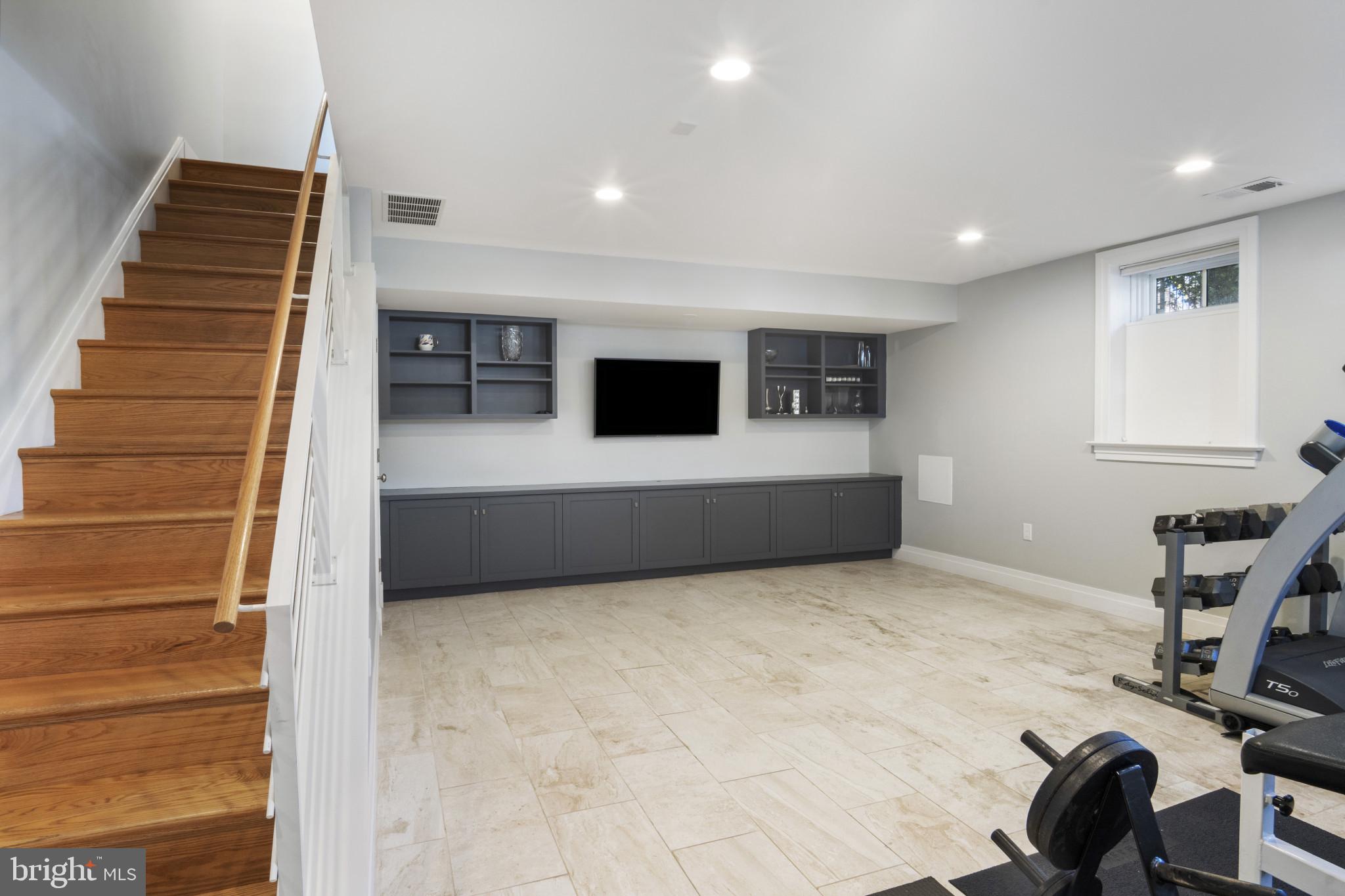 325 N N. COLUMBUS STREET