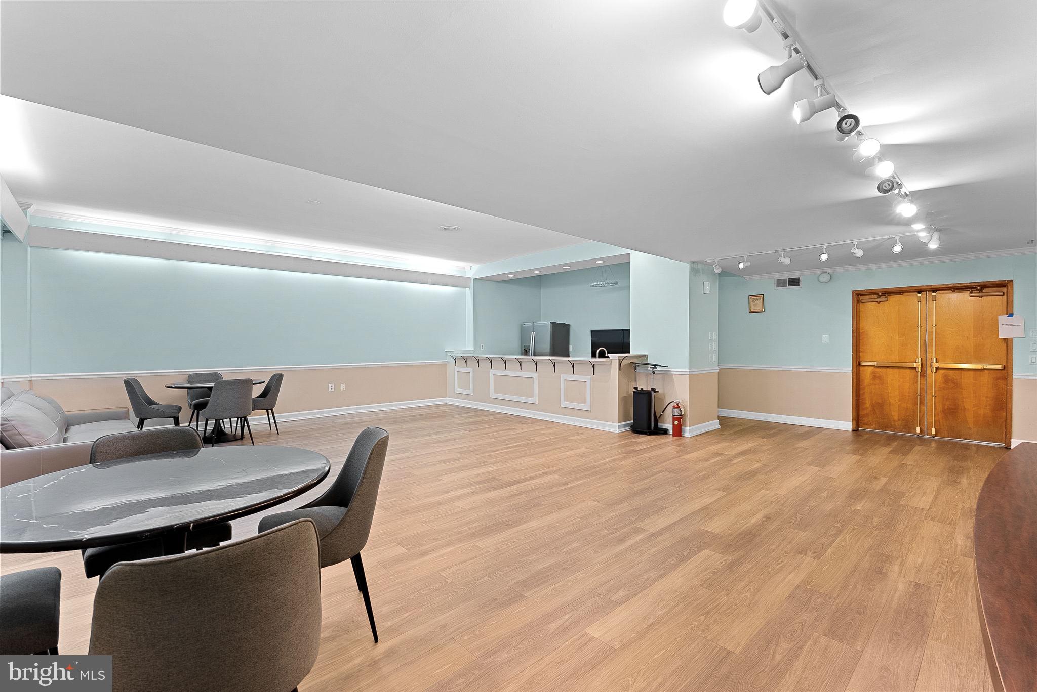 5340 HOLMES RUN PARKWAY 400