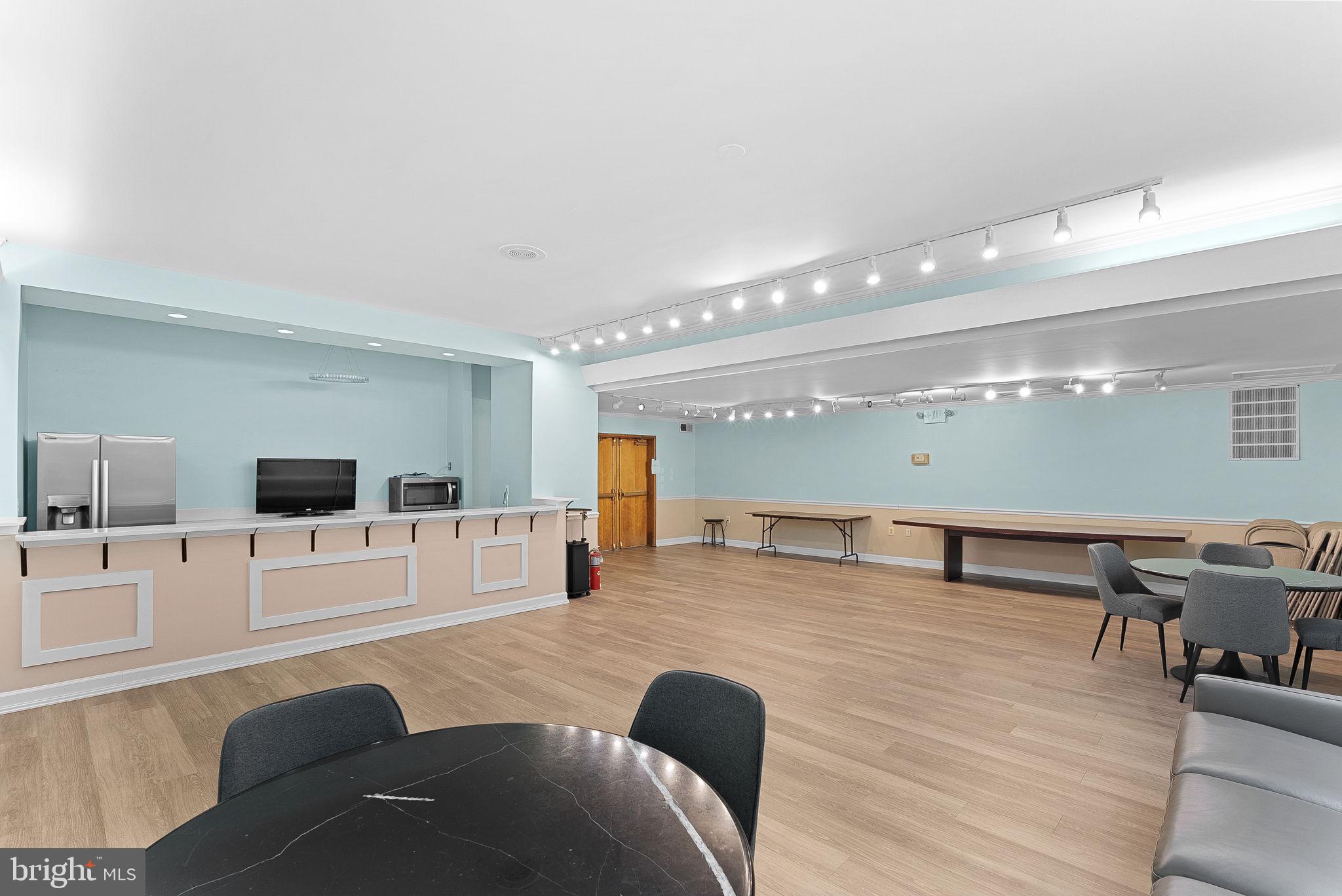 5340 HOLMES RUN PARKWAY 400