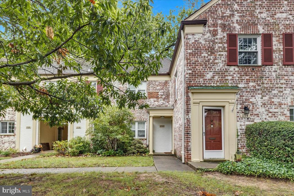 1132 VALLEY DRIVE