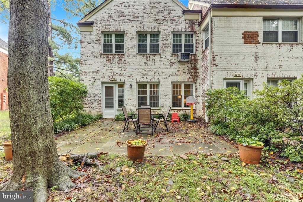 1132 VALLEY DRIVE