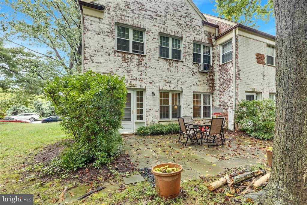 1132 VALLEY DRIVE