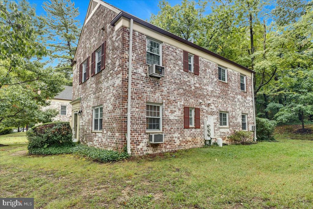 1132 VALLEY DRIVE
