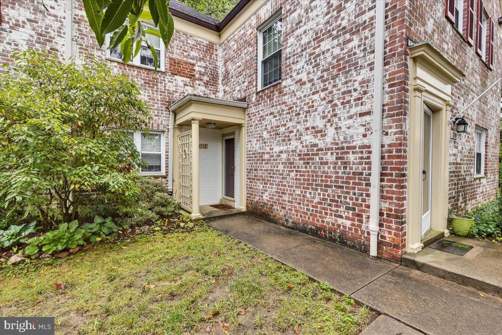 1132 VALLEY DRIVE