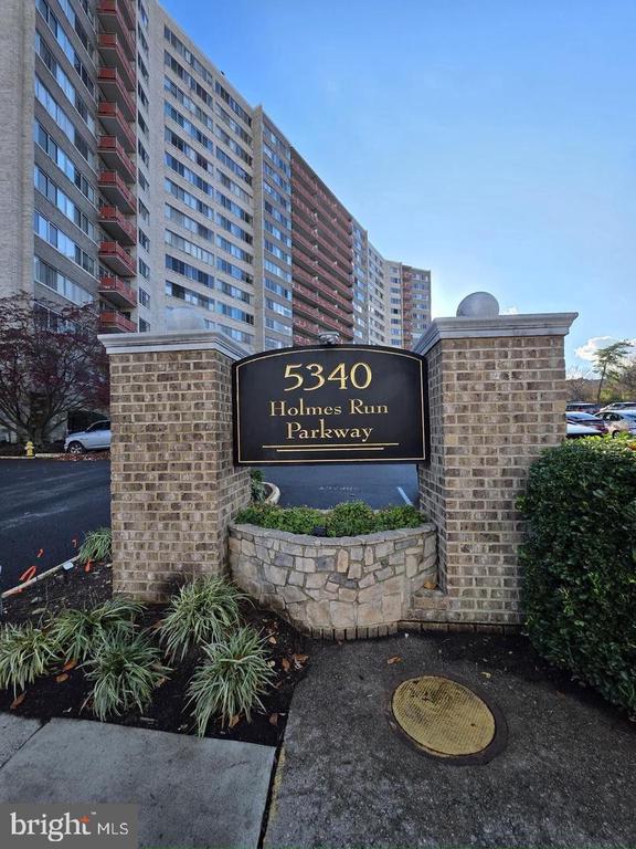 5340 HOLMES RUN PARKWAY 212