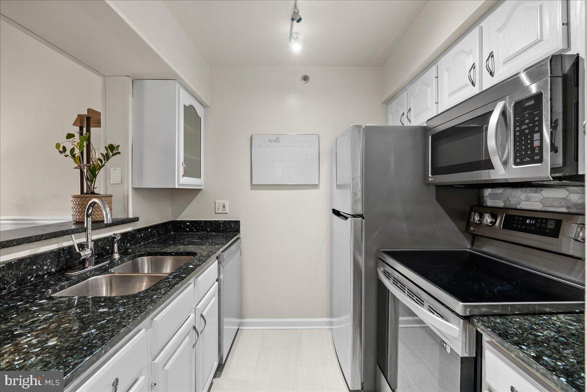 3311 WYNDHAM CIRCLE 4200