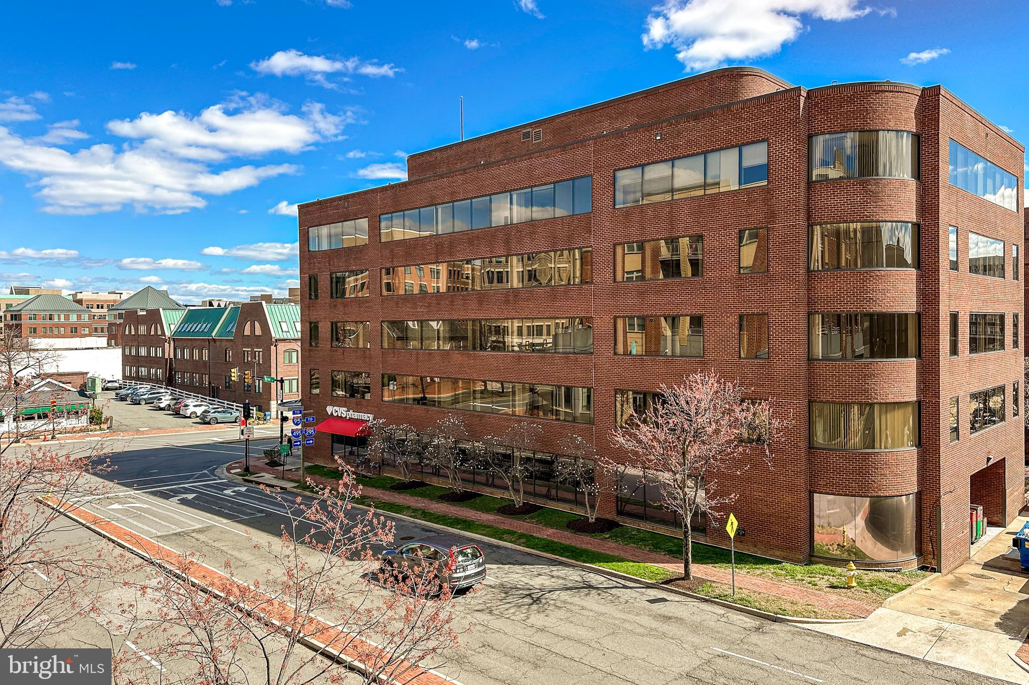 309 HOLLAND LANE 117