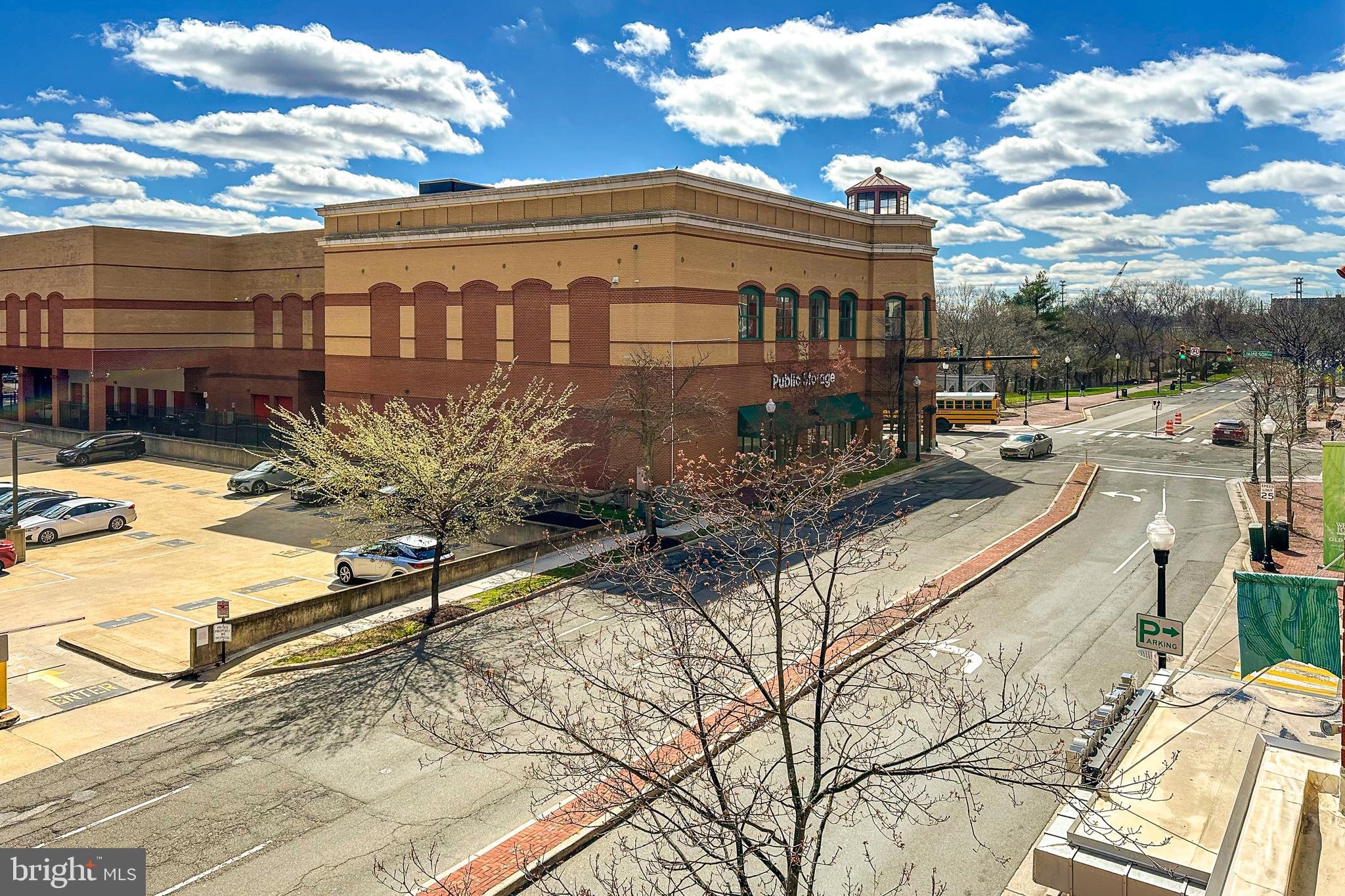 309 HOLLAND LANE 117