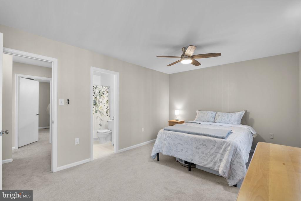 3802 VERMONT COURT