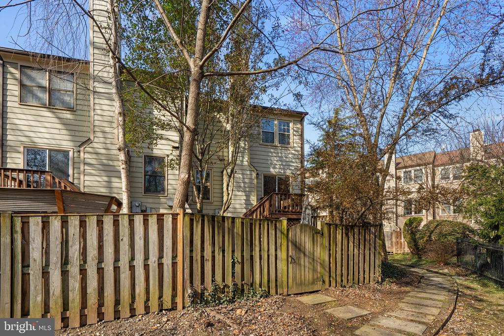 3802 VERMONT COURT