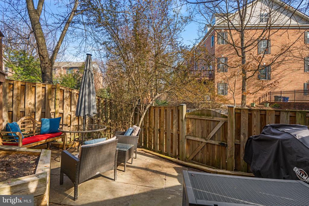 3802 VERMONT COURT
