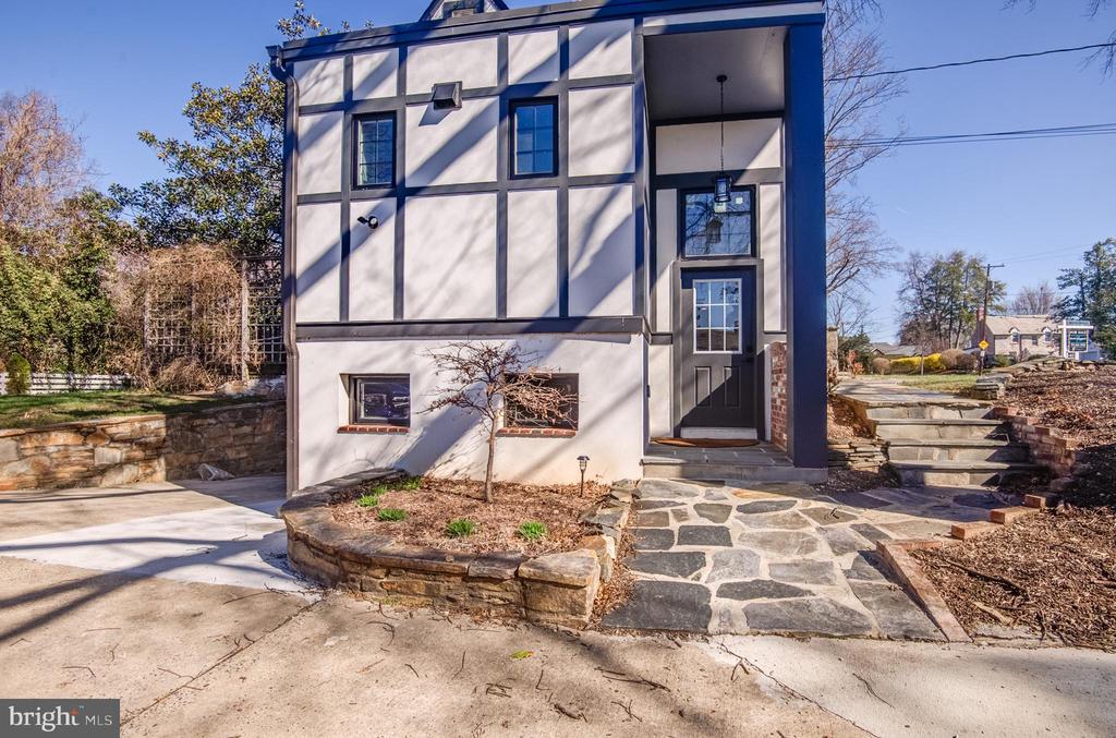 406 YALE DRIVE