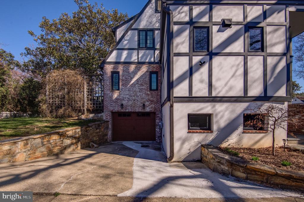 406 YALE DRIVE