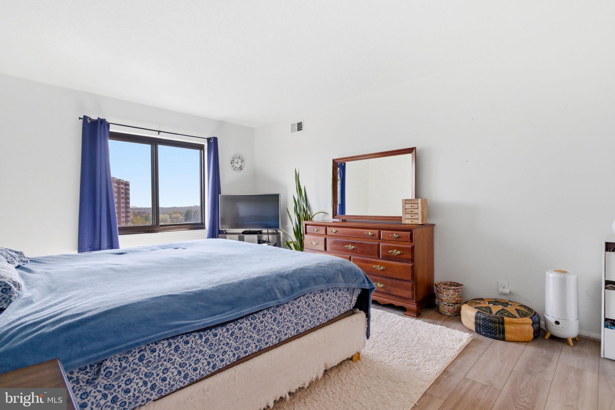 203 YOAKUM PARKWAY 906