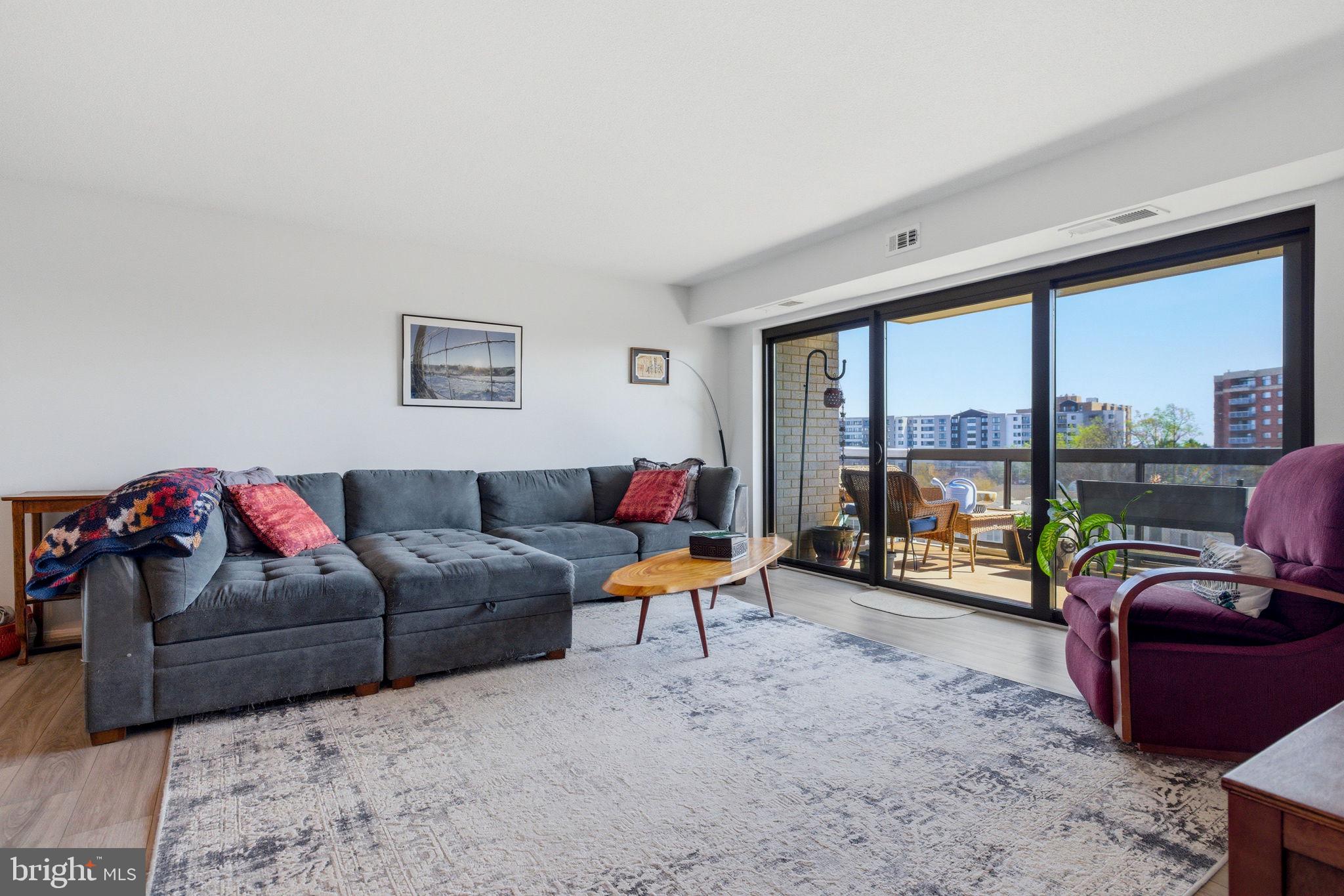 203 YOAKUM PARKWAY 906