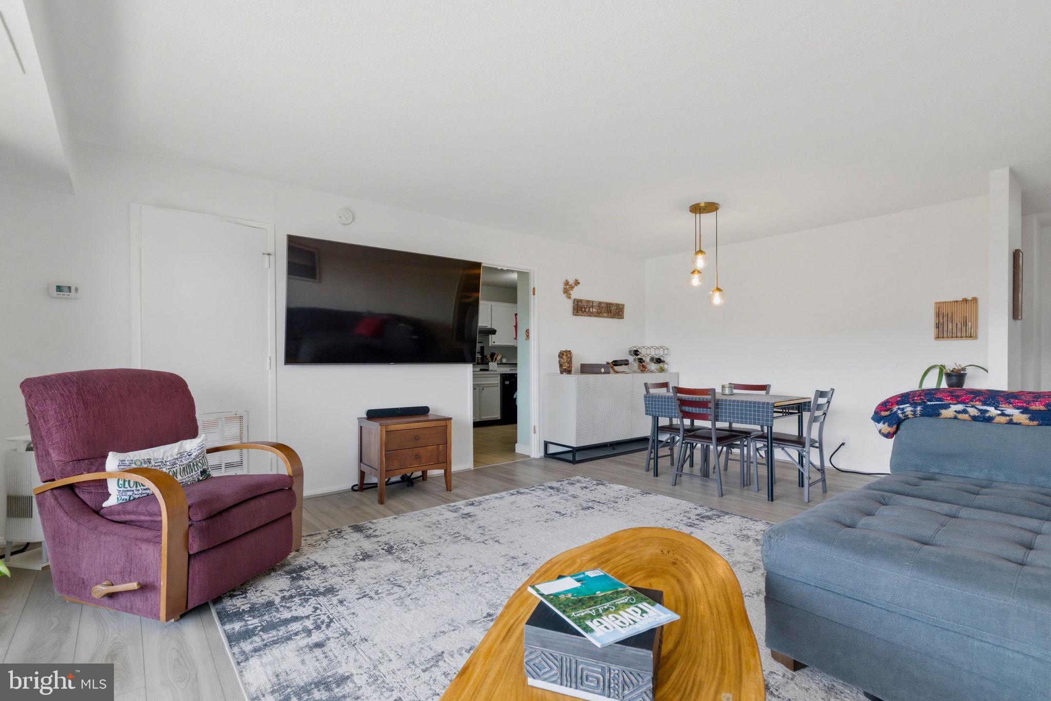 203 YOAKUM PARKWAY 906